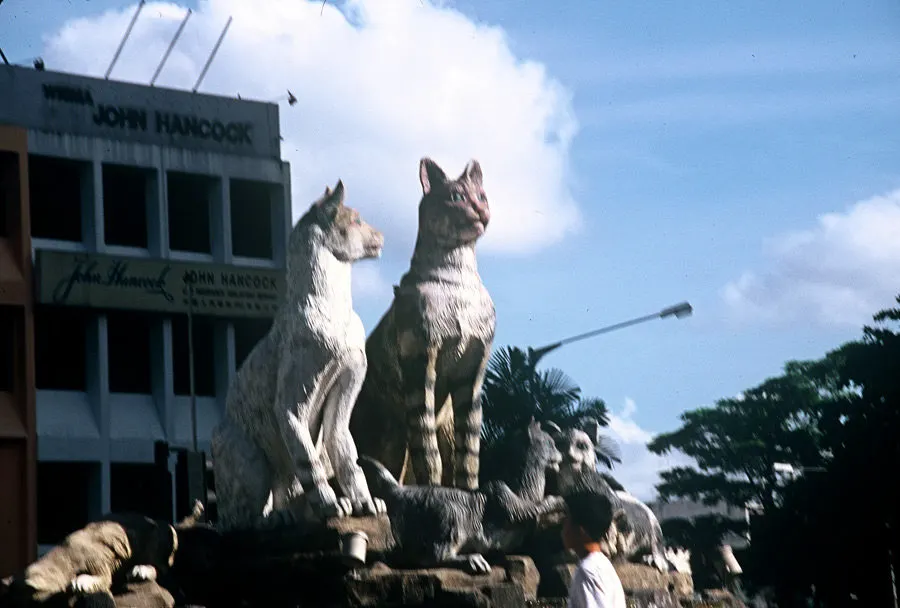 kuching-cat-sculpture