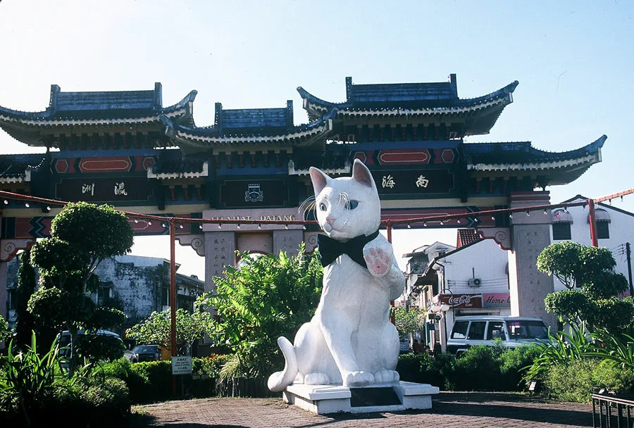 maneki-neko-borneo-900